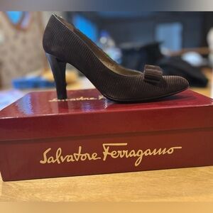 Salvatore Ferragamo Textured Brown Leather Pumps